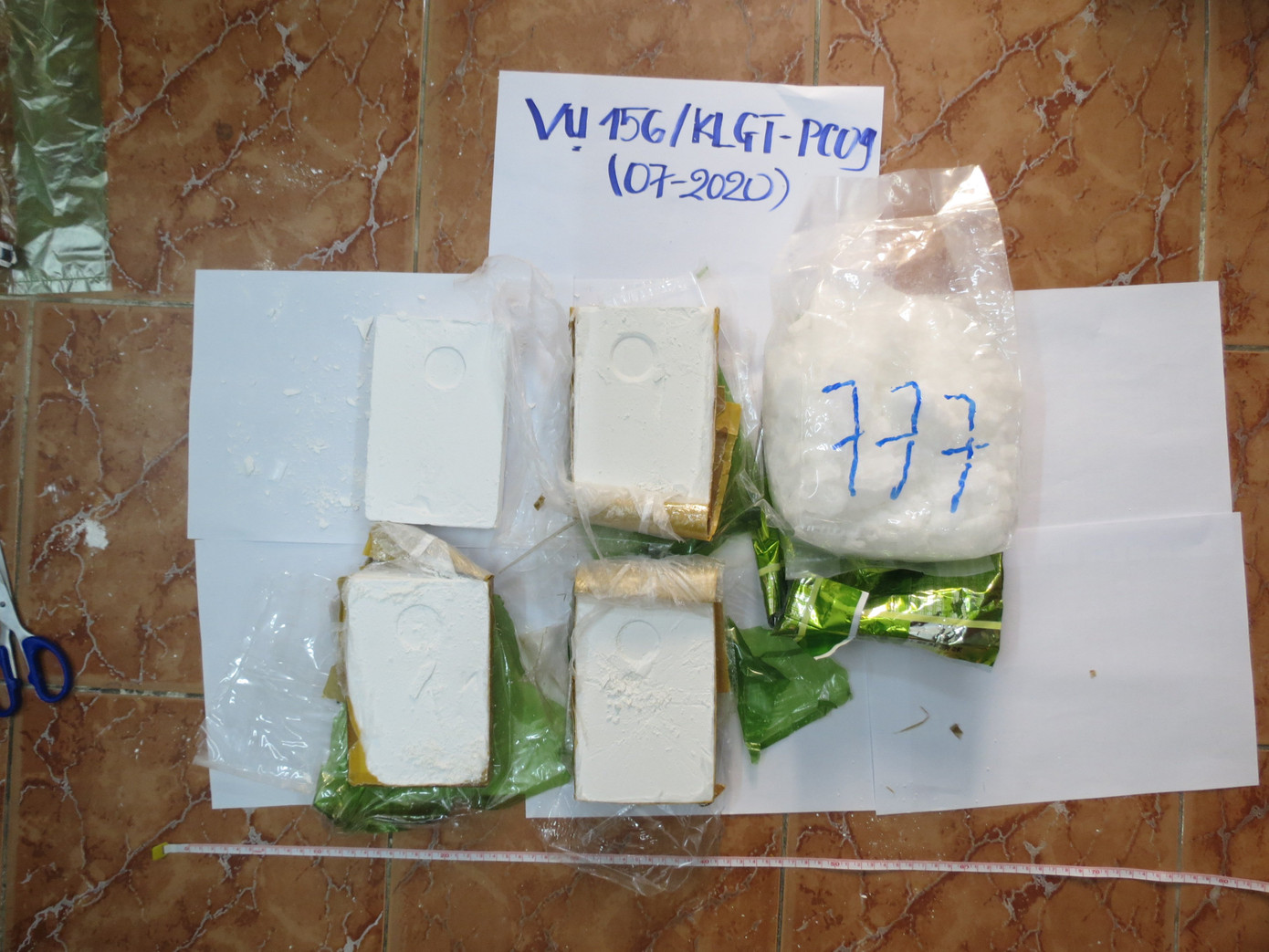 ‘Xách tay’ 6 bánh heroin về Việt Nam, 2 đối tượng bị truy tố ảnh 3