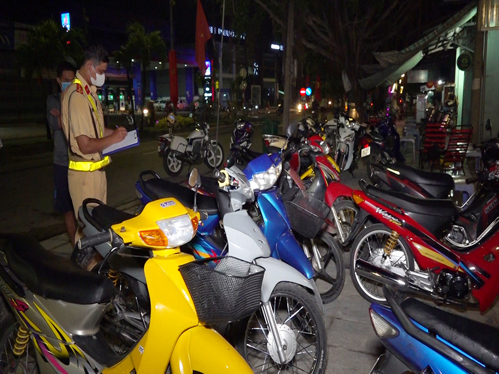 25 thanh thiếu niên 14 – 20 tuổi hẹn nhau đua xe bị tóm gọn ảnh 2