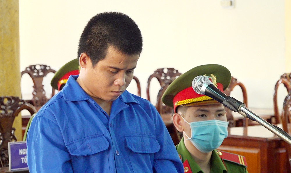 Bị cáo Náth tại phiên tòa. Rút dao đâm bạn nhậu tử vong vì mời bia bị từ chối ảnh 1