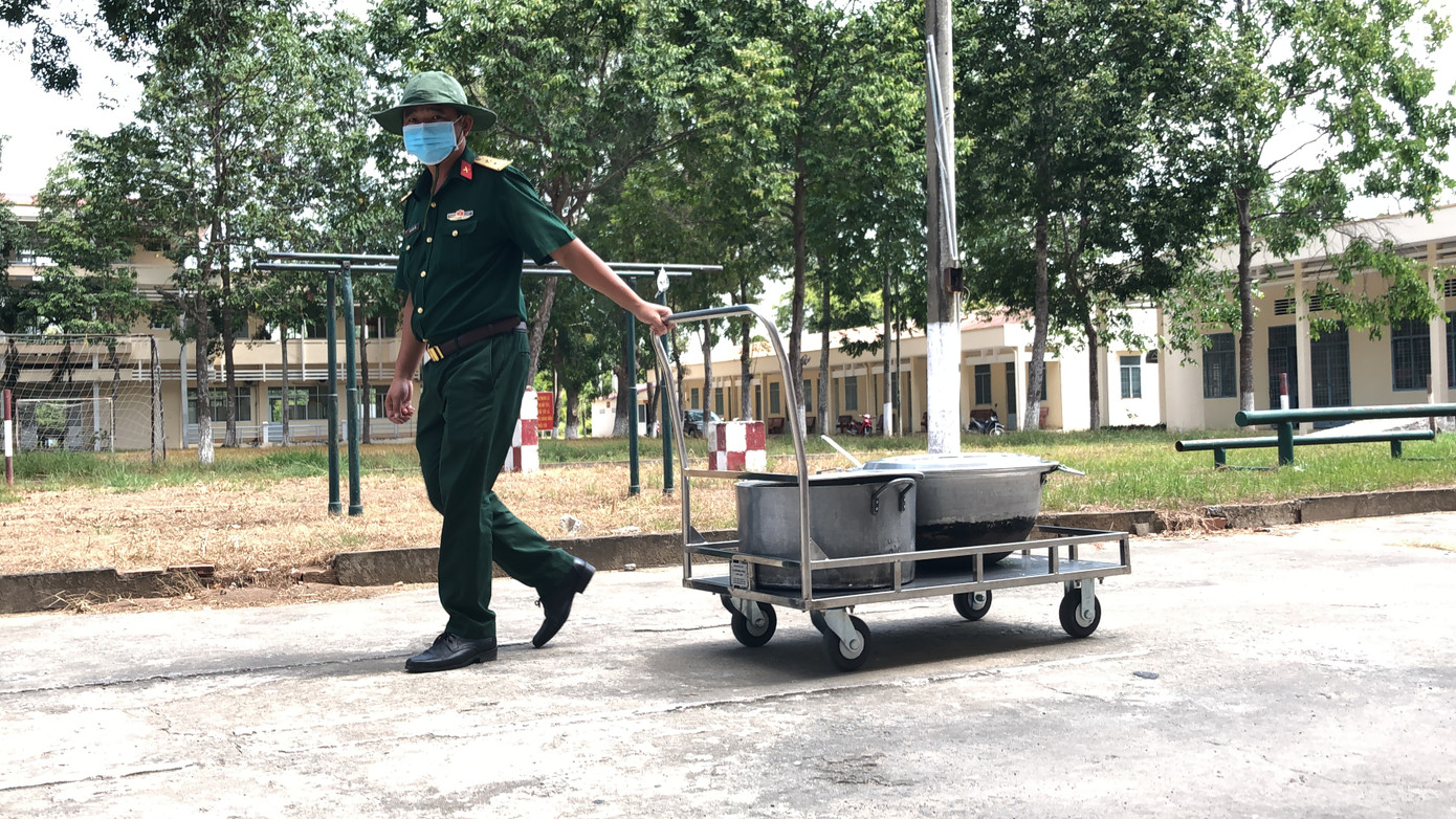 Tiêu chuẩn bộ đội ăn thế nào, người ở khu cách ly được ăn như vậy ảnh 4