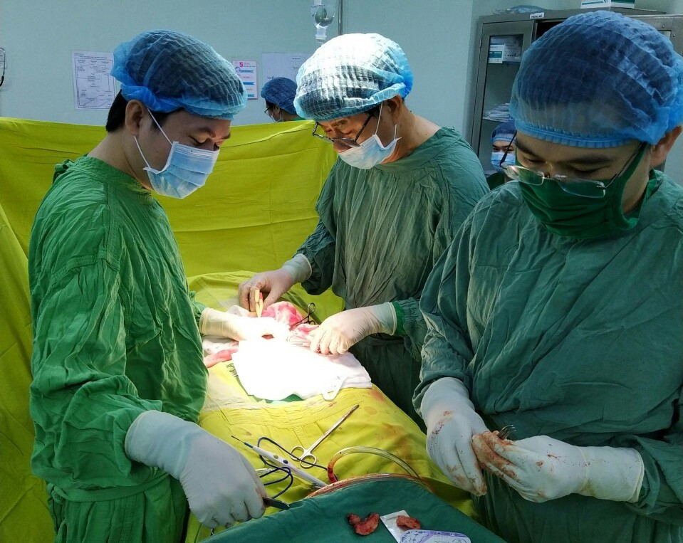 Bơm silicon để tăng kích thước ‘cậu nhỏ’, người đàn ông suýt mất ‘của quý’ ảnh 1