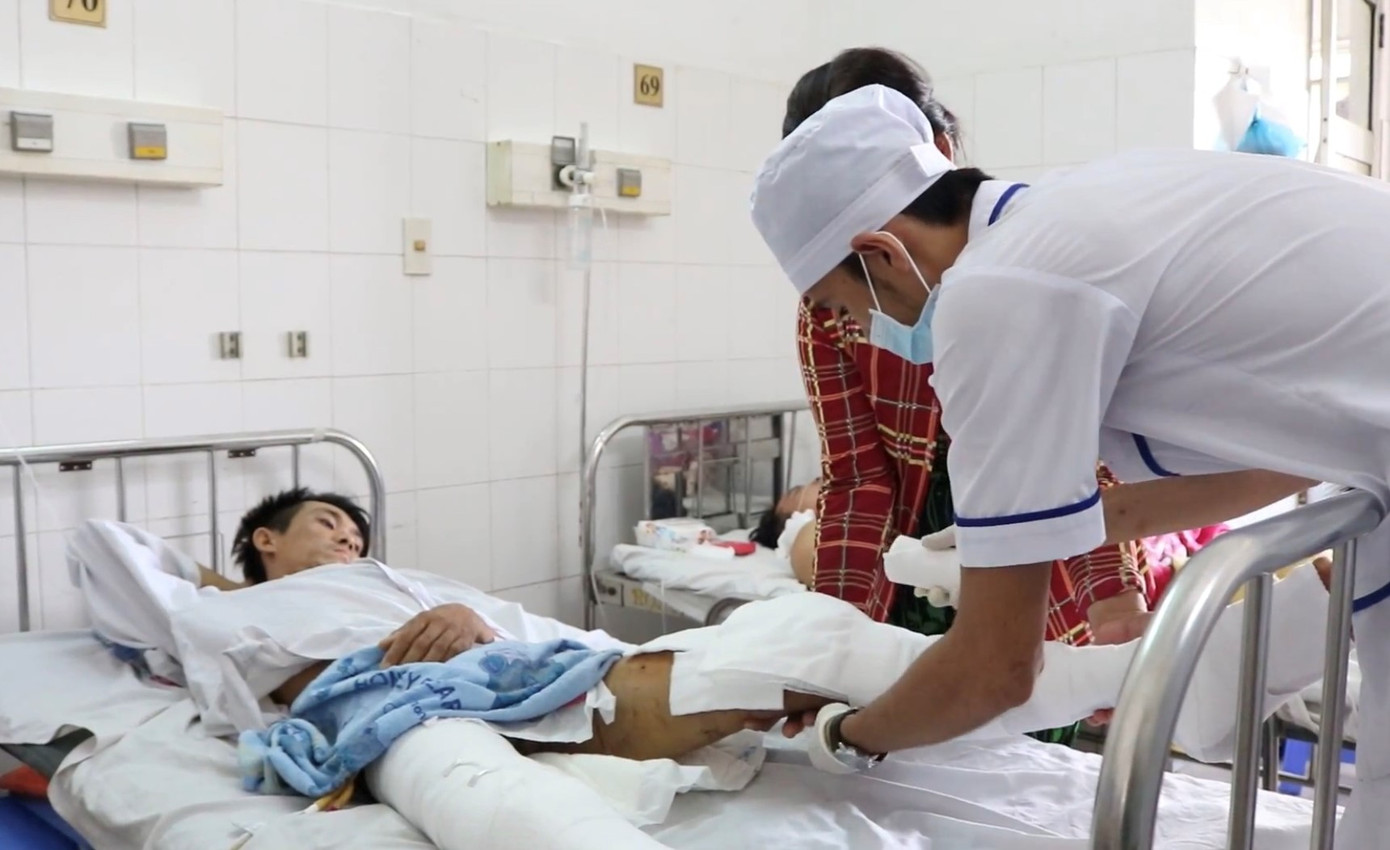 Phẫu thuật thành công ca gãy xương hiếm gặp ở 6 vị trí ảnh 1