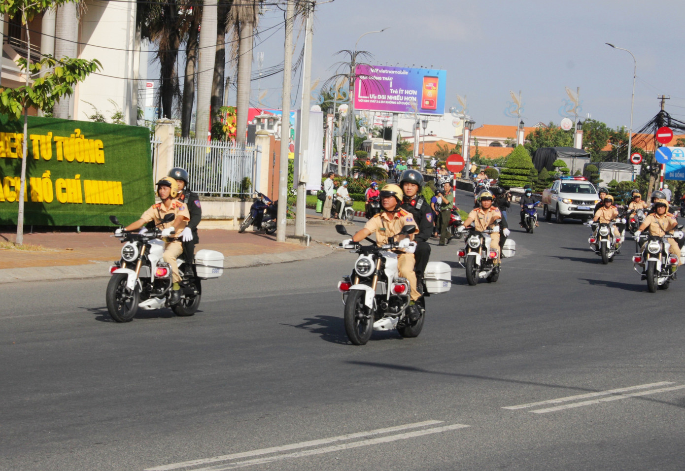 Công an An Giang lập 12 tổ công tác, xử lý vi phạm giao thông không 'vùng cấm' ảnh 1