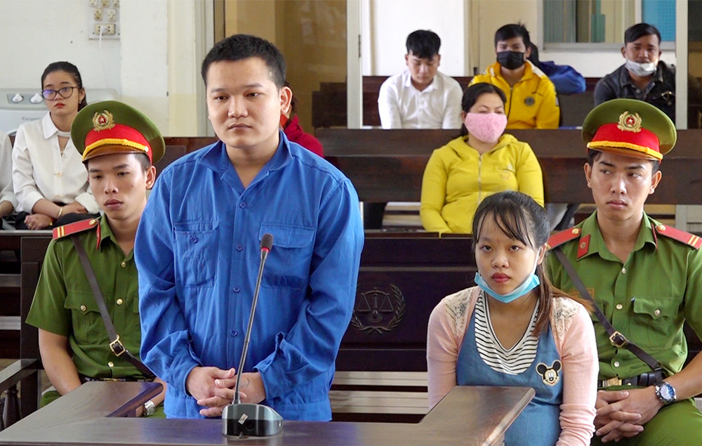 Mua bán ma tuý để lấy tiền 'hút chích', 2 vợ chồng lĩnh 24 năm tù ảnh 1