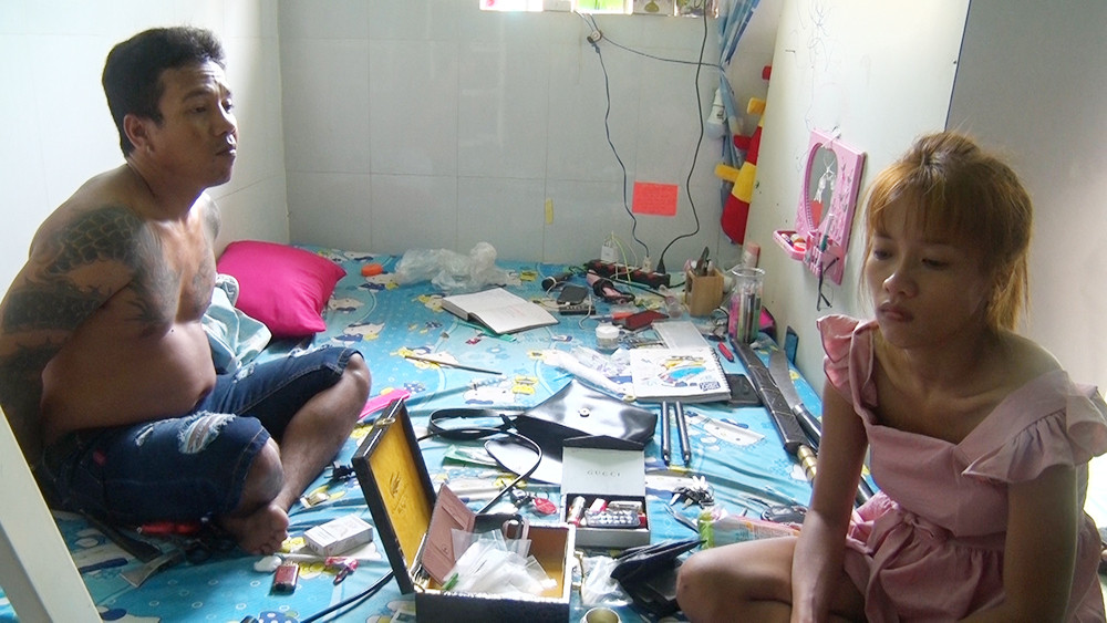 Được tại ngoại nuôi con nhỏ, nữ quái rủ nhân tình đi bán ma túy ảnh 1