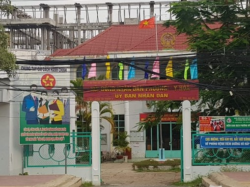 Cán bộ bị kỉ luật vì 'quan hệ không trong sáng' vẫn được chỉ định làm bí thư ảnh 1