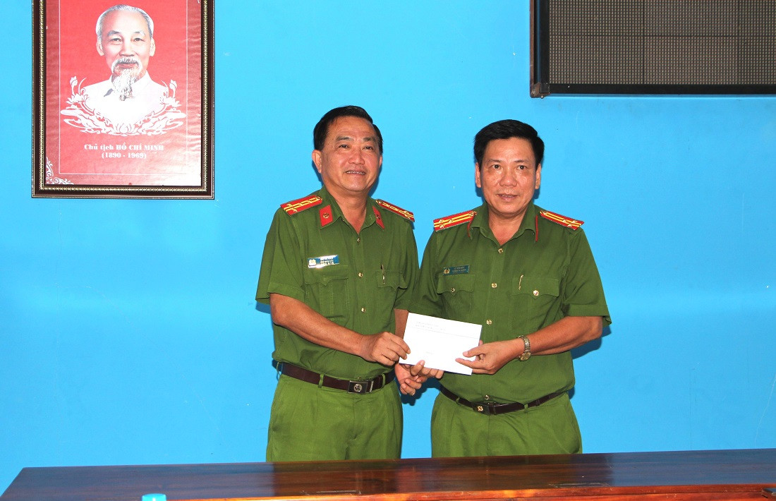 Công an tỉnh An Giang: “Đi từng ngõ, gõ từng nhà”, trắng đêm để cấp CCCD ảnh 4