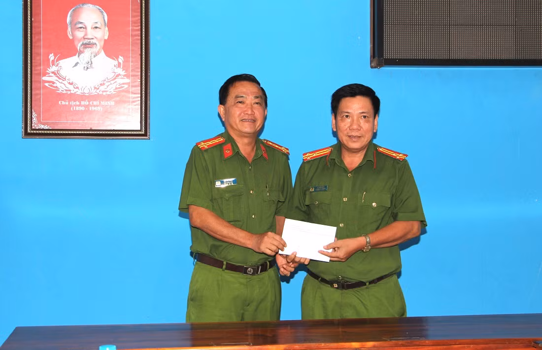 Công an tỉnh An Giang: “Đi từng ngõ, gõ từng nhà”, trắng đêm để cấp CCCD ảnh 4