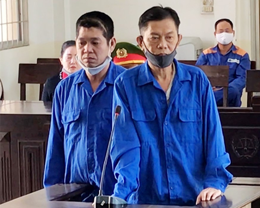 Đốt nhà tình cũ, 2 bị cáo chia nhau 43 năm tù ảnh 1