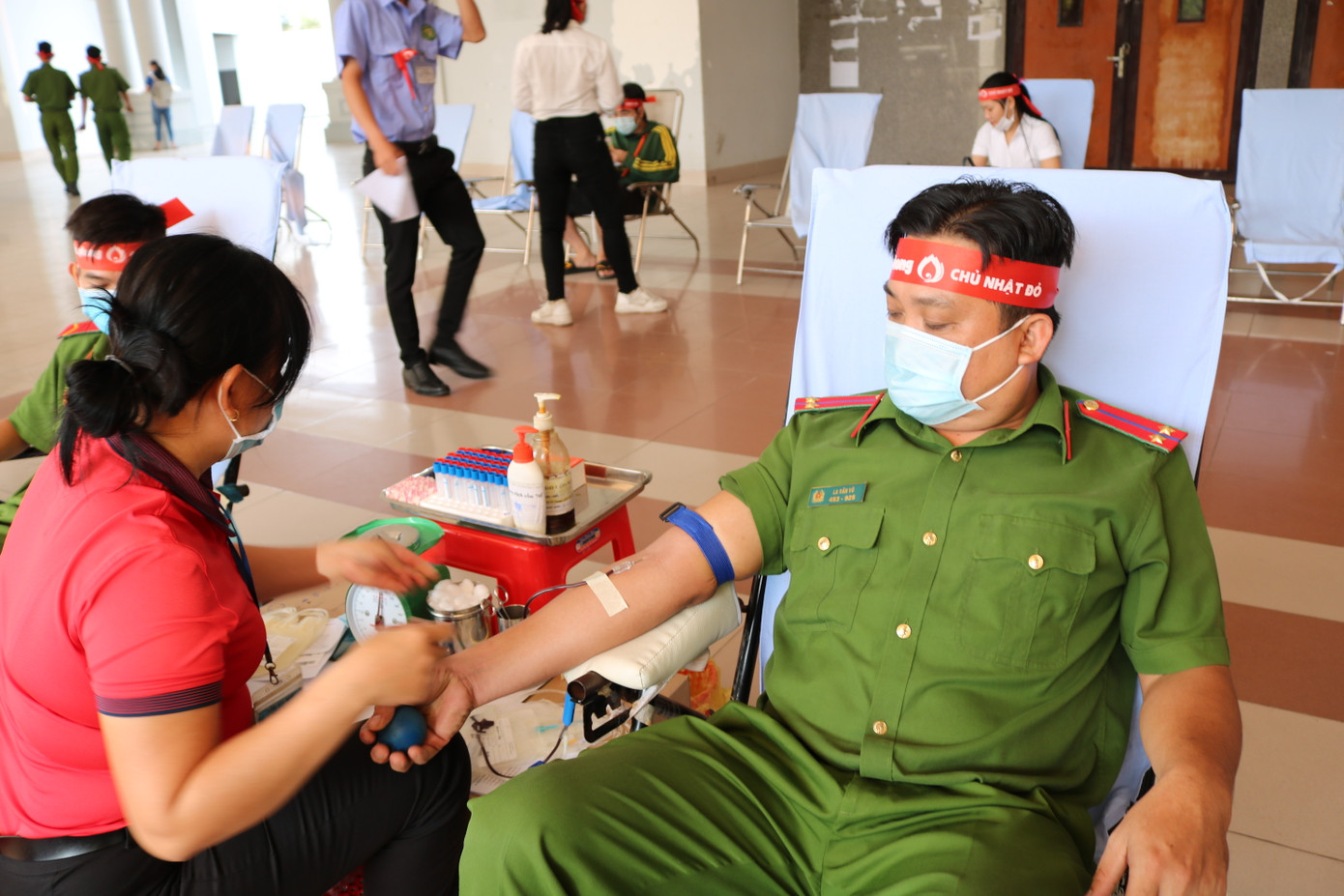 Hơn 100 cán bộ, chiến sĩ Công an tỉnh An Giang tham gia Chủ nhật Đỏ ảnh 8