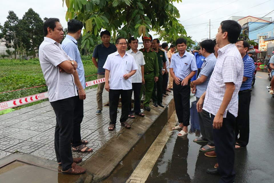 Triều cường vượt báo động 3, nhiều nơi ở Cần Thơ chìm trong biển nước ảnh 1