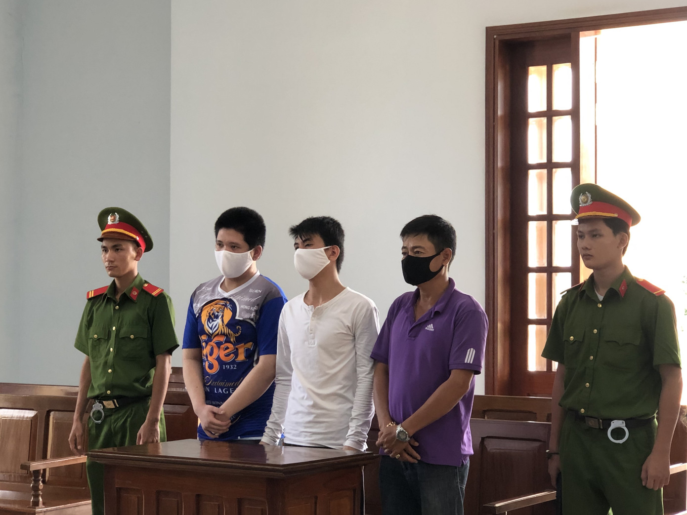 Cha bị hại tiếp tay để bị cáo thoát tội hiếp dâm ảnh 1