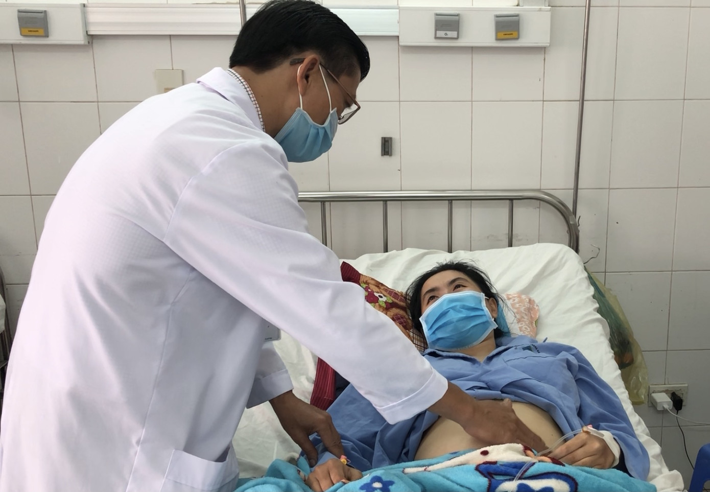 Hà Nội: Bệnh nhân ra viện được 4 ngày lại tái dương tính SARS-CoV-2 ảnh 1