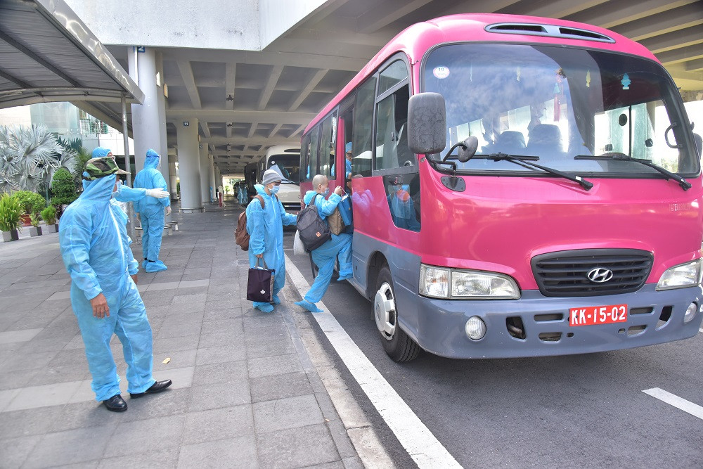 Đón hàng trăm công dân Việt và người nước ngoài từ Ấn Độ về nước ảnh 2