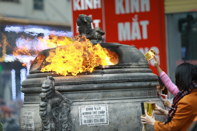 Rực lửa hoá vàng ngày tiễn Táo quân về trời ảnh 2