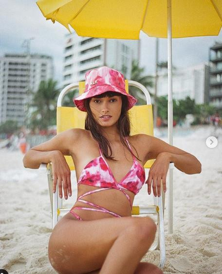 Chân dài xứ Samba tung ảnh ngực trần gợi cảm ảnh 4