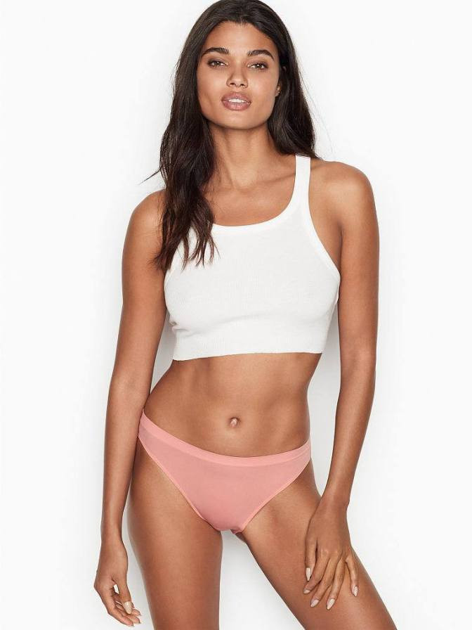 Mẫu nội y Daniela Braga 'bốc lửa' đầy khiêu khích ảnh 7