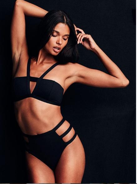 Vóc dáng thon nuột đẹp mê hồn của chân dài 9x Brazil ảnh 1