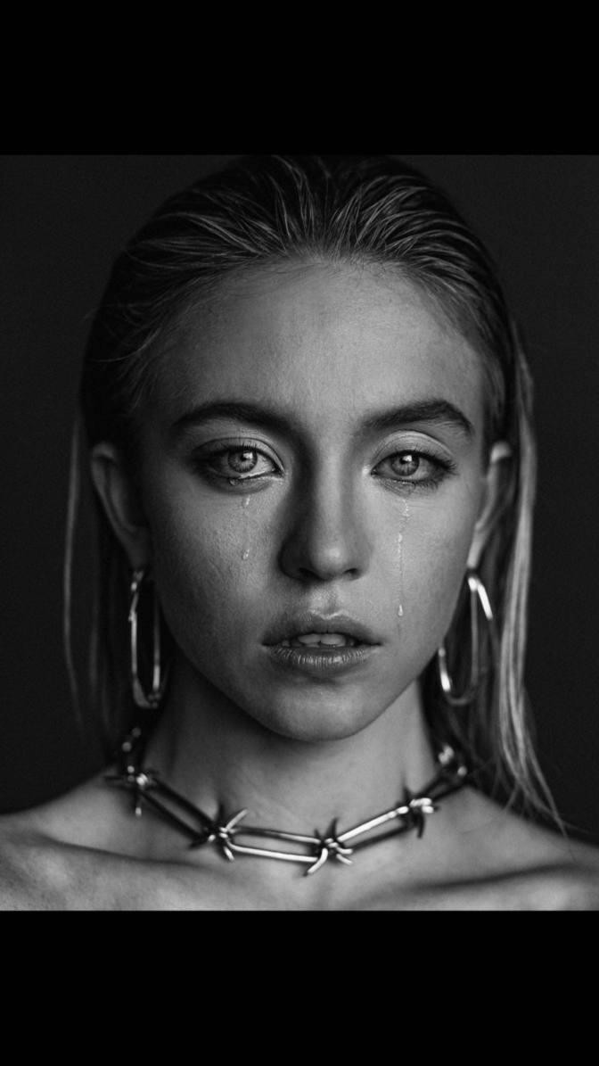 Mỹ nhân ‘siêu vòng một' bị đồn hẹn hò Brad Pitt nóng bỏng 'nghẹt thở' ảnh 5