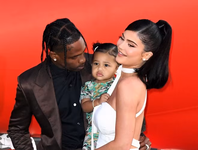 Tỷ phú Kylie Jenner khoe đường cong đồng hồ cát trứ danh ảnh 8