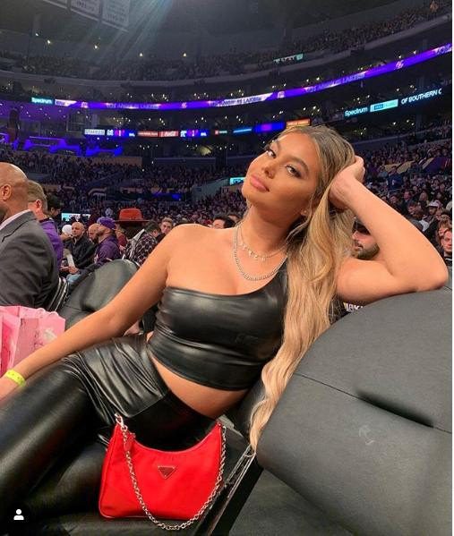 Nàng mẫu 9x có mặt búp bê ngọt ngào, thân hình 'bốc lửa' gây chao đảo ảnh 8