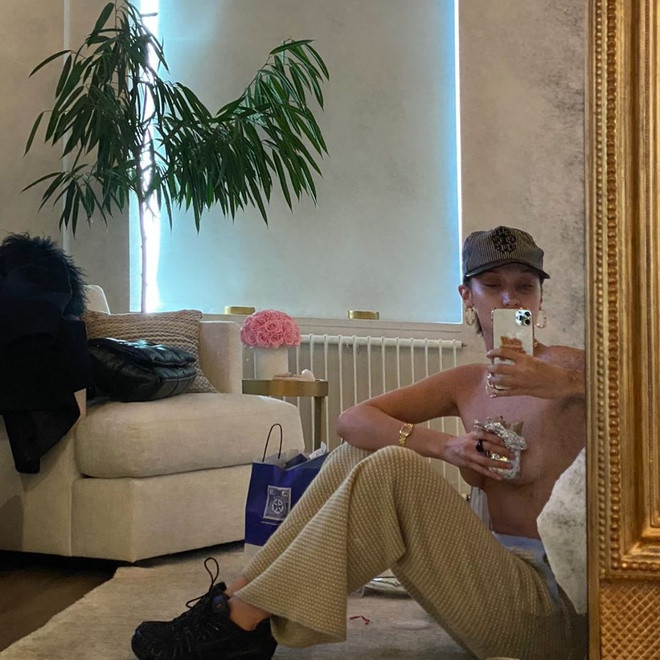 Ở nhà cách ly vì Covid-19, Bella Hadid quay TikTok khiến fan cười nghiêng ngả ảnh 3