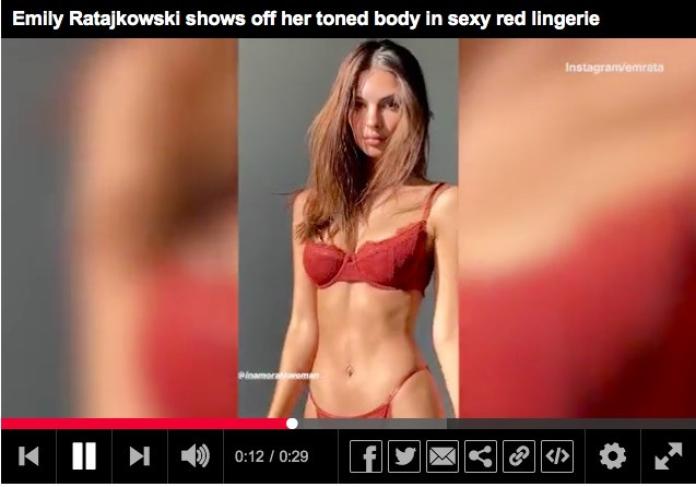 Emily Ratajkowski mặc nội y nhảy múa siêu gợi cảm ảnh 1