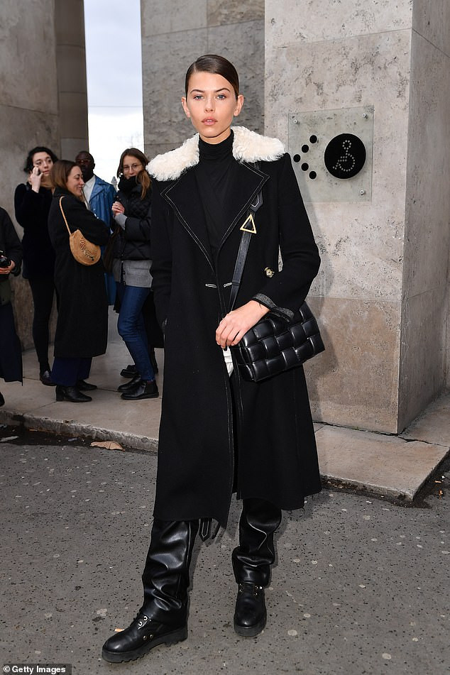 Chân dài Victoria's Secret để ngực trần diễn thời trang ảnh 6