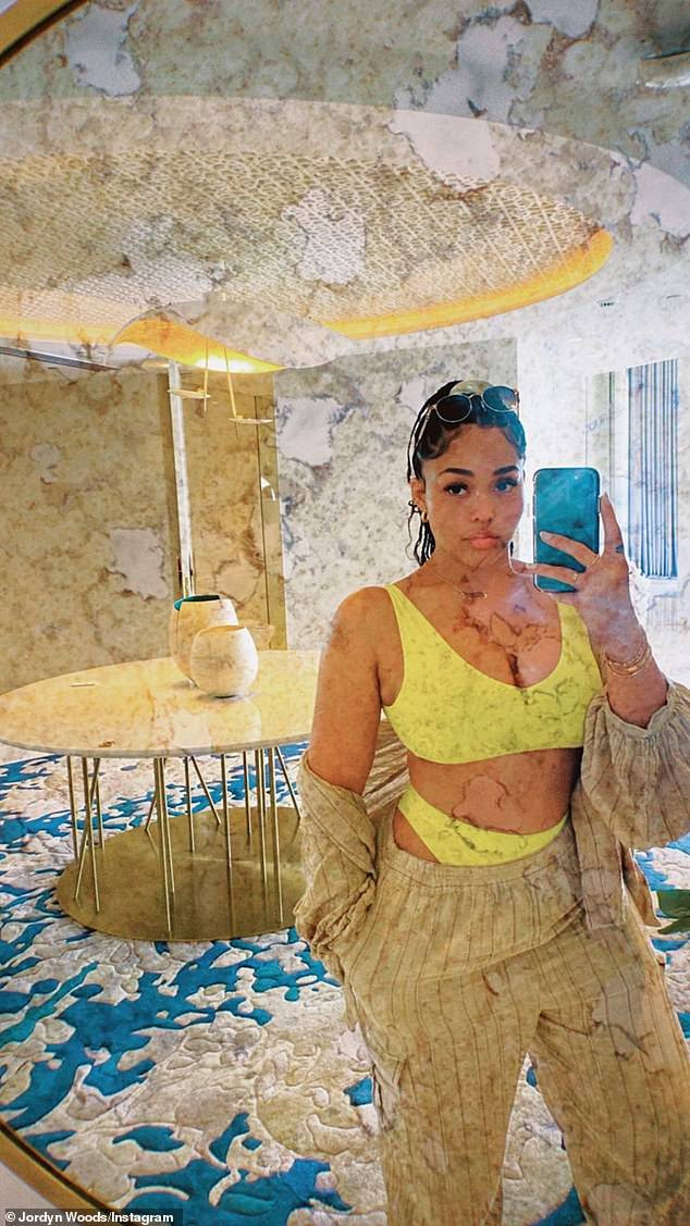 Mẫu ngoại cỡ Jordyn Woods khoe vòng 1 'khủng' siêu nóng bỏng ảnh 2