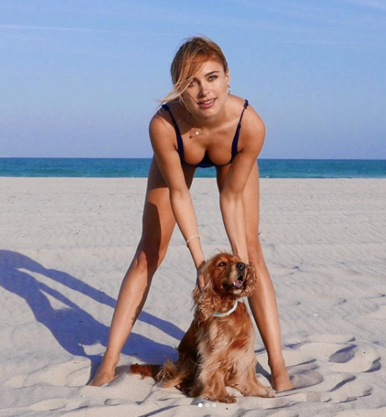 Kimberley Garner thả dáng đẹp đến nín thở trên biển ảnh 3