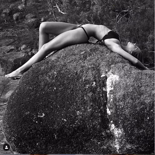 Emily Feld mặt thiên thần, thân hình 'bỏng rẫy' gây chao đảo ở tuổi 17 ảnh 8