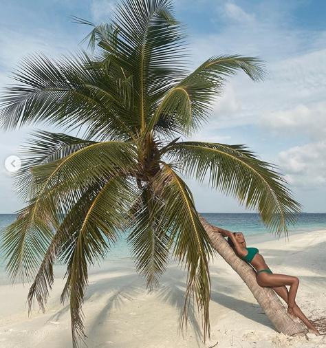 'Hoa hậu sát cầu thủ' thả dáng nóng bỏng, đẹp như tạc tượng ảnh 5