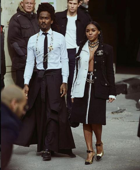 Không nội y, Janelle Monae phanh áo lộ ngực tròn đầy ảnh 3