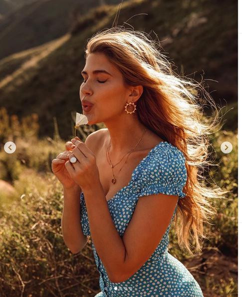 Nhan sắc gợi cảm mơn mởn của mẫu nội y 9x có số đo 3 vòng 'vàng' ảnh 3