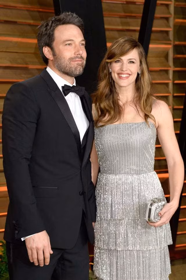 Ben Affleck có bạn gái mới là 'Bond Girl' kém 16 tuổi, đẹp 'bốc lửa' hoang dại ảnh 6