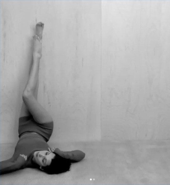 Bella Hadid tung clip để ngực trần, phô dáng đẹp như thần Vệ nữ ảnh 7