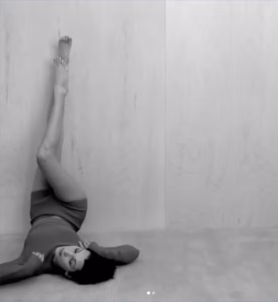 Bella Hadid tung clip để ngực trần, phô dáng đẹp như thần Vệ nữ ảnh 7