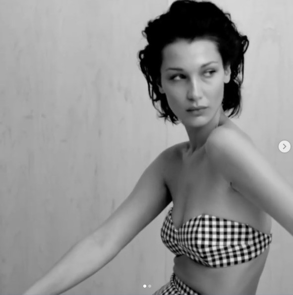 Bella Hadid tung clip để ngực trần, phô dáng đẹp như thần Vệ nữ ảnh 9