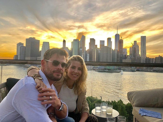 Vợ ‘Thần sấm' Chris Hemsworth trẻ đẹp, sexy đầy lôi cuốn ở tuổi U50 ảnh 12