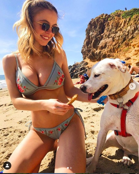 Mỹ nhân ‘siêu vòng một' bị đồn hẹn hò Brad Pitt nóng bỏng 'nghẹt thở' ảnh 8