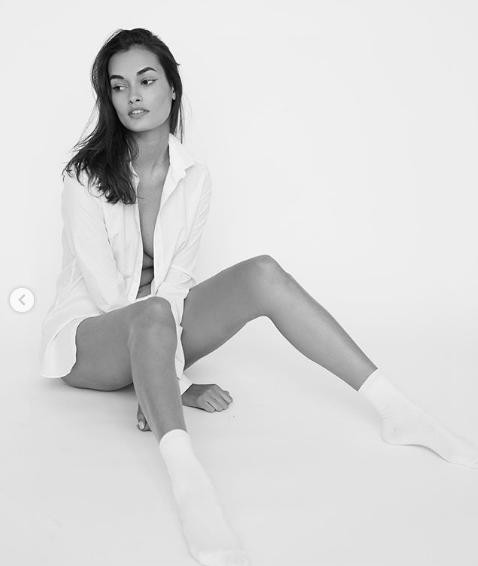 Chân dài xứ Samba tung ảnh ngực trần gợi cảm ảnh 3