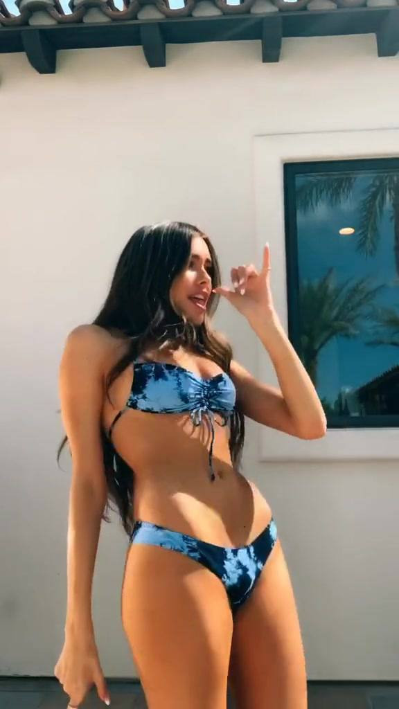 Mặc bikini nhảy múa, nữ ca sĩ Mỹ trong MV Sơn Tùng M-TP khoe body 'cực phẩm' ảnh 3