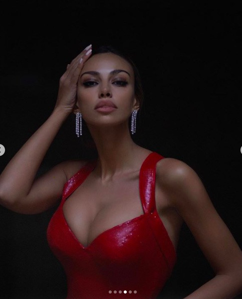 Vẻ đàn bà quyến rũ của Madalina Ghenea khiến cánh mày râu mê mẩn ảnh 2