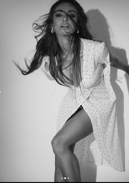 Vẻ đàn bà quyến rũ của Madalina Ghenea khiến cánh mày râu mê mẩn ảnh 10