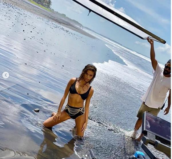 Siêu mẫu Mỹ nổi tiếng với body 'vạn người mê', hút hồn phái mạnh ảnh 2