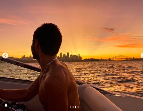 Chân dài Victoria's Secret tung ảnh bikini bé xíu ảnh 5