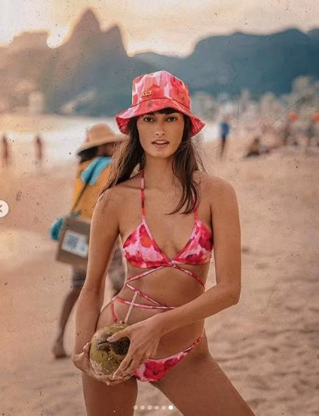 Chân dài xứ Samba tung ảnh ngực trần gợi cảm ảnh 5