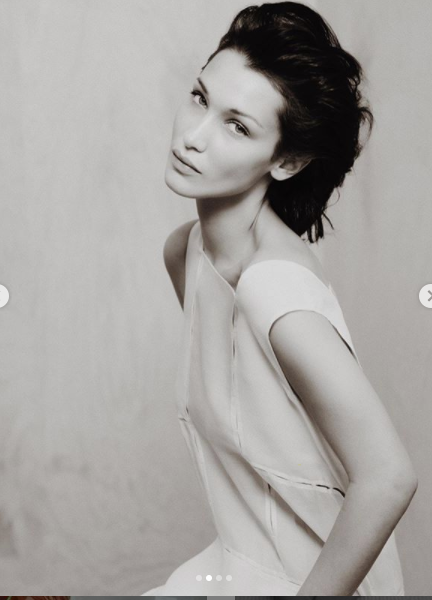 Bella Hadid tung ảnh mặc bikini nhỏ xíu, tắm nắng khi ở nhà vì COVID-19 ảnh 4