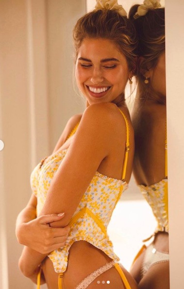 Chân dài 9x khoe hình thể có chỉ số 3 vòng 'vàng' với áo tắm ảnh 7