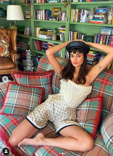 Mẫu 9x xứ Samba thả dáng đẹp như tạc tượng với bikini ảnh 6